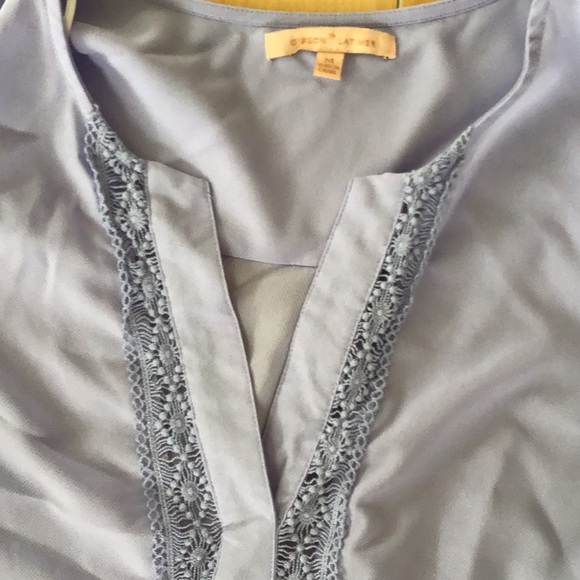 Lavender blouse with cute details - Picture 2 of 3